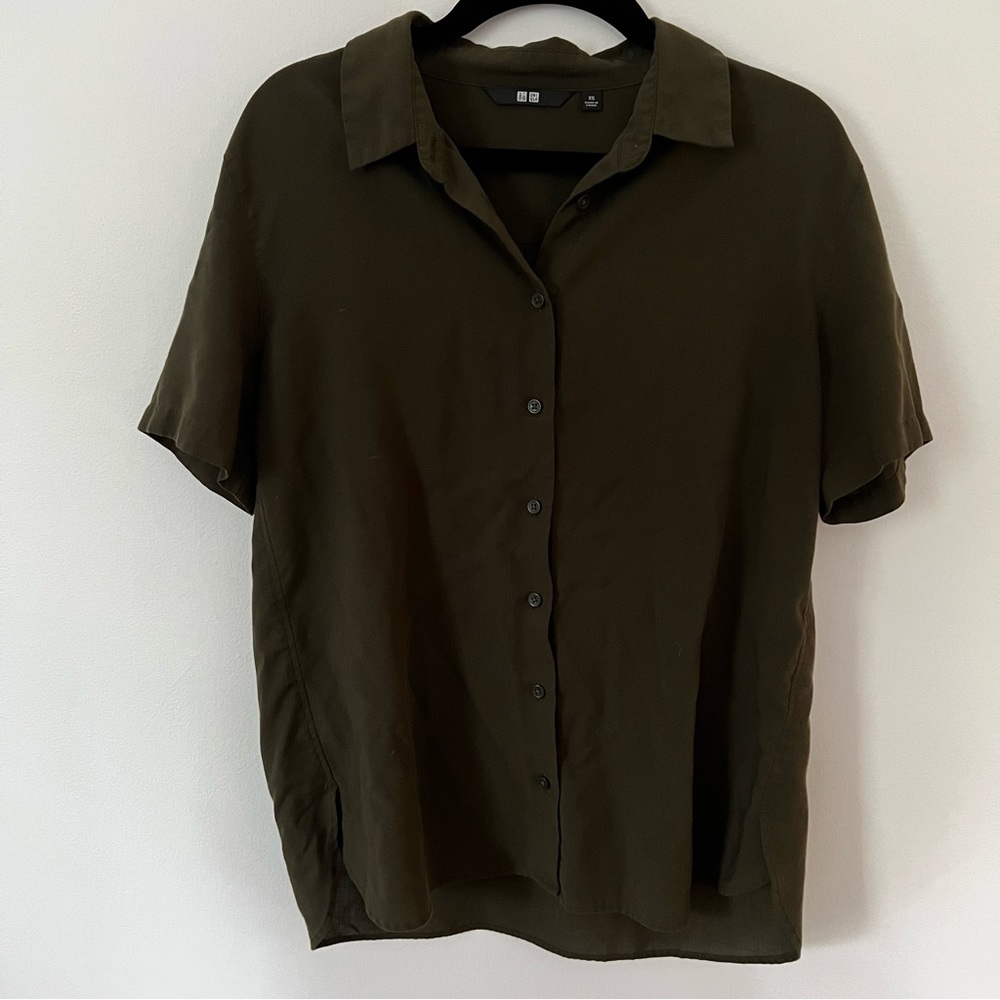 UNIQLO Green Button Down